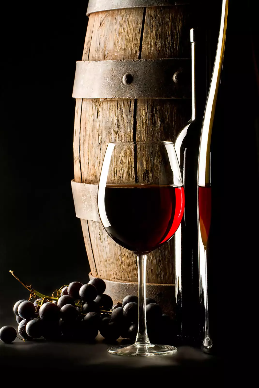 affiche-vin-tonneau-et-verre-de-vin-rouge